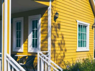 Wybór odpowiedniego koloru dla elewacji domu: Przykłady efektownych fasad jednorodzinnych.