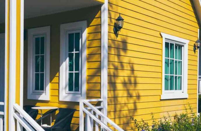 Wybór odpowiedniego koloru dla elewacji domu: Przykłady efektownych fasad jednorodzinnych.